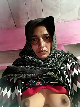 Snapshot of Pooja_shre chatting on January 9, 2:29 am Pooja shre online show from January 9, 2:29 am