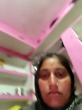 Snapshot of Pooja_shre chatting on February 17, 1:47 am Pooja shre online show from February 17, 1:47 am