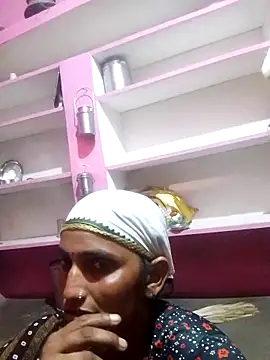 Snapshot of Pooja_shre chatting on November 2, 1:38 pm Pooja shre online show from November 2, 1:38 pm