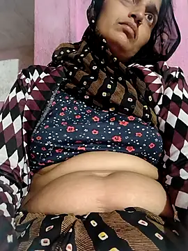 Snapshot of Pooja_shre chatting on December 21, 12:07 pm Pooja shre online show from December 21, 12:07 pm