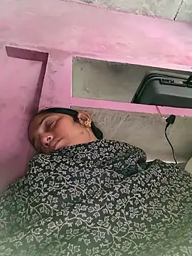 Snapshot of Pooja_shre chatting on February 19, 1:41 pm Pooja shre online show from February 19, 1:41 pm