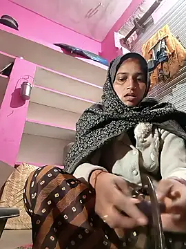 Snapshot of Pooja_shre chatting on January 6, 2:04 am Pooja shre online show from January 6, 2:04 am