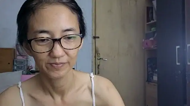 Snapshot of princessD077 chatting on June 4, 5:39 pm princessD077 online show from June 4, 5:39 pm