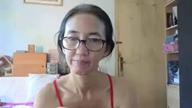 Snapshot of princessD077 chatting on June 3, 5:52 am princessD077 online show from June 3, 5:52 am