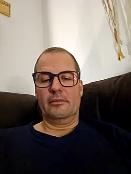 Snapshot of GermanMadMatt chatting on October 17, 5:44 am GermanMadMatt online show from October 17, 5:44 am