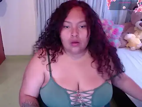 Snapshot of yvonne_jlove chatting on December 14, 2:07 am yvonne jlove online show from December 14, 2:07 am