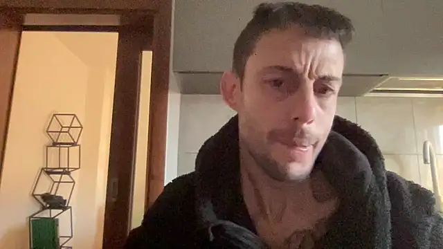 Snapshot of Drgghjkkk chatting on February 25, 7:19 am Drgghjkkk online show from February 25, 7:19 am