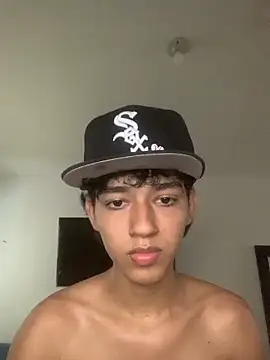 Snapshot of Alex_king17 chatting on April 23, 7:59 pm Alex king17 online show from April 23, 7:59 pm