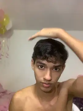Snapshot of Alex_king17 chatting on May 9, 7:12 am Alex king17 online show from May 9, 7:12 am