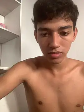 Snapshot of Alex_king17 chatting on May 4, 8:44 pm Alex king17 online show from May 4, 8:44 pm