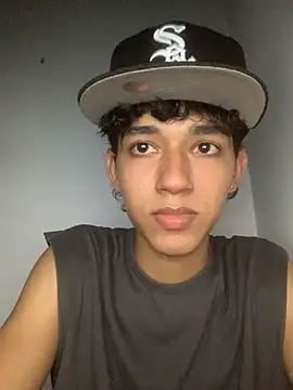 Snapshot of Alex_king17 chatting on April 21, 10:05 pm Alex king17 online show from April 21, 10:05 pm