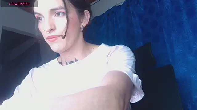 Snapshot of Scarlett_crastrawberry chatting on October 26, 6:08 pm Scarlett crastrawberry online show from October 26, 6:08 pm