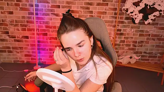 May Bloom online show from March 19, 4:07 pm