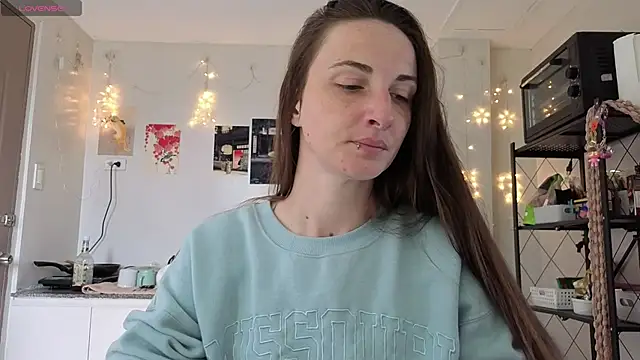 Snapshot of mistressaurora chatting on October 21, 1:05 am mistressaurora online show from October 21, 1:05 am