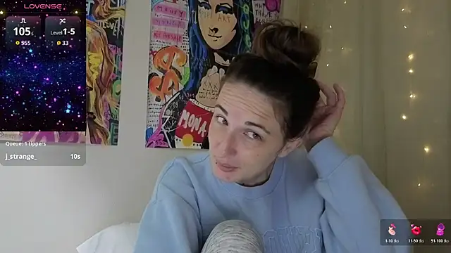 Snapshot of mistressaurora chatting on December 3, 9:09 am mistressaurora online show from December 3, 9:09 am