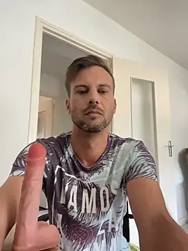 Snapshot of babyboy2021xxx chatting on July 14, 1:17 pm babyboy2021xxx online show from July 14, 1:17 pm