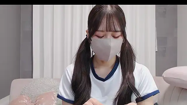 LOVE MIREI LOVE online show from November 4, 11:25 am