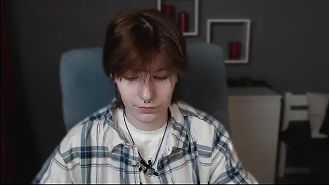 Snapshot of guitarandangell chatting on December 4, 8:13 am guitarandangell online show from December 4, 8:13 am