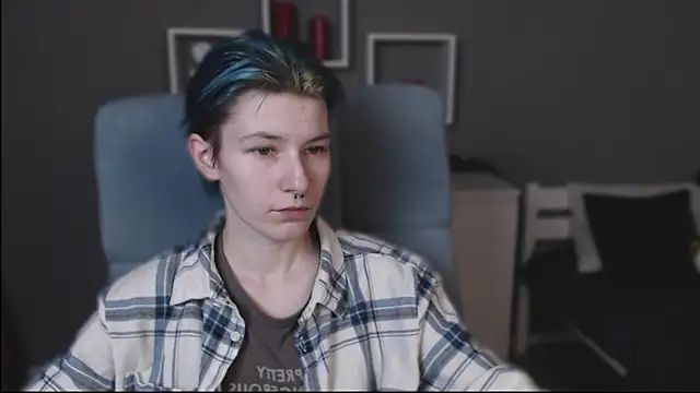 Snapshot of guitarandangell chatting on October 25, 3:28 am guitarandangell online show from October 25, 3:28 am