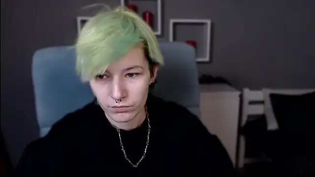 Snapshot of guitarandangell chatting on November 1, 11:15 am guitarandangell online show from November 1, 11:15 am