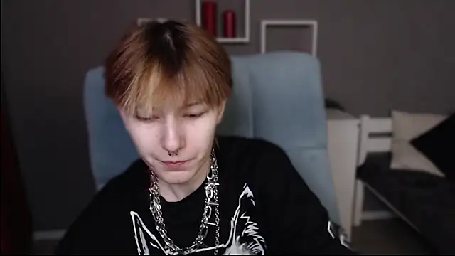 guitarandangell online show from February 28, 6:46 am