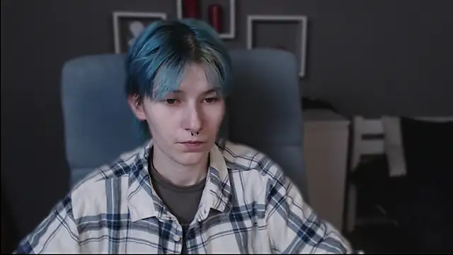 Snapshot of guitarandangell chatting on October 24, 3:27 am guitarandangell online show from October 24, 3:27 am