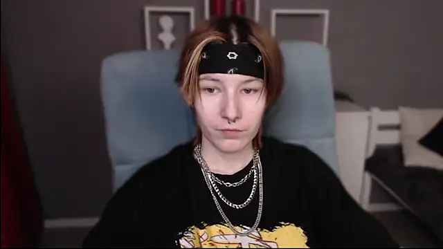 guitarandangell online show from February 17, 10:34 am