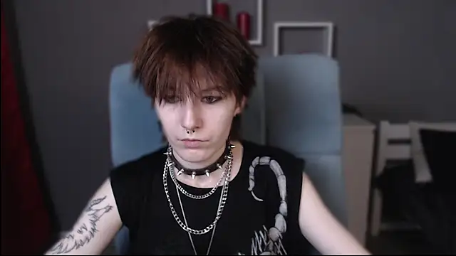 Snapshot of guitarandangell chatting on November 11, 5:35 am guitarandangell online show from November 11, 5:35 am