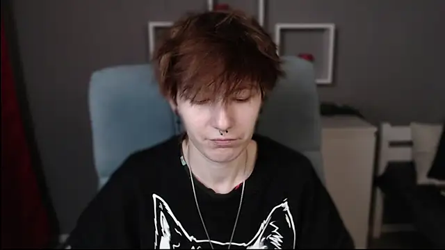 Snapshot of guitarandangell chatting on November 18, 3:43 am guitarandangell online show from November 18, 3:43 am