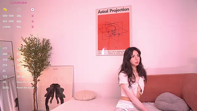 Snapshot of Pheromoon chatting on June 28, 6:09 am Pheromoon online show from June 28, 6:09 am