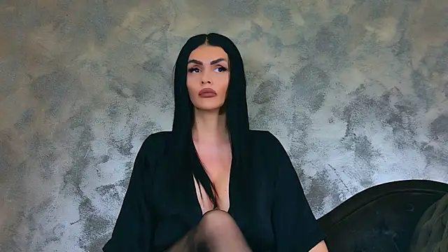 KimWilmes online show from May 7, 12:30 pm