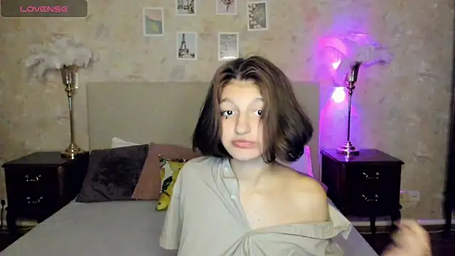 A Skyy online show from November 7, 8:24 pm