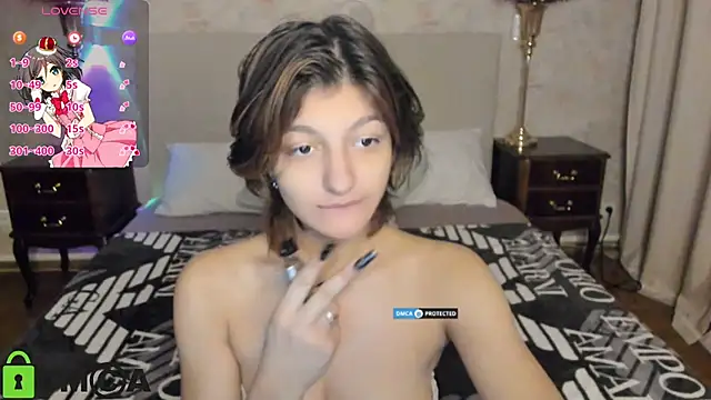 A Skyy online show from February 5, 8:15 pm