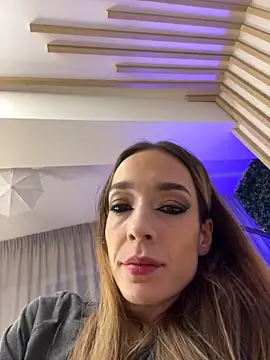 Snapshot of LolaVixxxen chatting on November 28, 6:41 pm LolaVixxxen online show from November 28, 6:41 pm