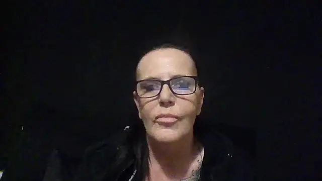 Snapshot of Raven_Blue_xox chatting on October 28, 9:47 pm Raven Blue xox online show from October 28, 9:47 pm