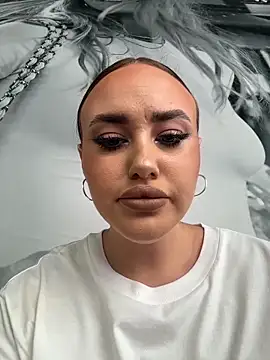 Snapshot of KiraSunshine chatting on February 15, 6:14 am KiraSunshine online show from February 15, 6:14 am