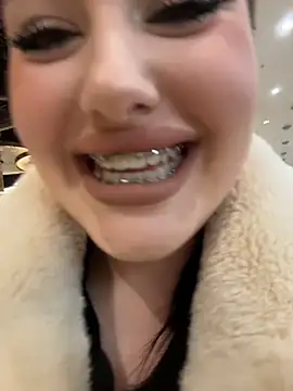 Snapshot of KiraSunshine chatting on December 16, 4:17 am KiraSunshine online show from December 16, 4:17 am