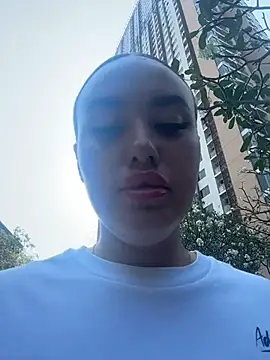 Snapshot of KiraSunshine chatting on February 5, 3:57 am KiraSunshine online show from February 5, 3:57 am