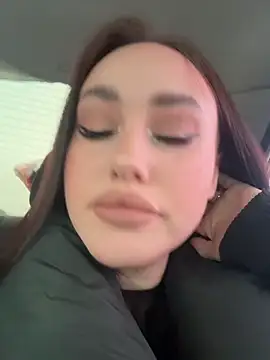 Snapshot of KiraSunshine chatting on January 8, 3:34 am KiraSunshine online show from January 8, 3:34 am