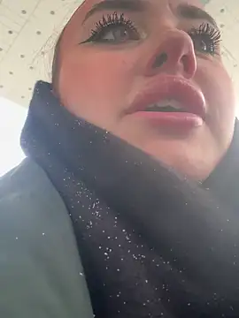 Snapshot of KiraSunshine chatting on December 20, 3:53 am KiraSunshine online show from December 20, 3:53 am