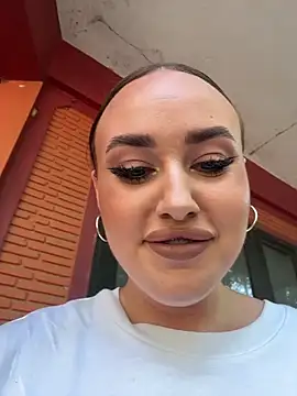 Snapshot of KiraSunshine chatting on February 15, 7:51 am KiraSunshine online show from February 15, 7:51 am