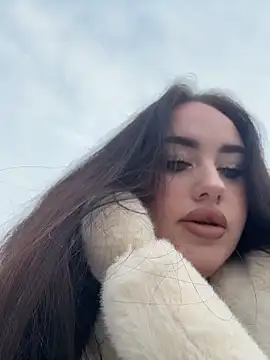 Snapshot of KiraSunshine chatting on December 17, 4:06 am KiraSunshine online show from December 17, 4:06 am