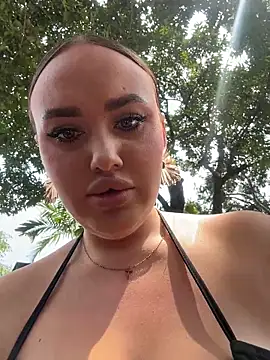 Snapshot of KiraSunshine chatting on February 20, 4:42 am KiraSunshine online show from February 20, 4:42 am