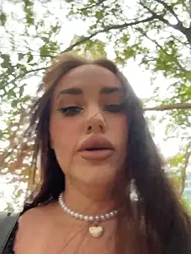 Snapshot of KiraSunshine chatting on February 8, 5:05 am KiraSunshine online show from February 8, 5:05 am