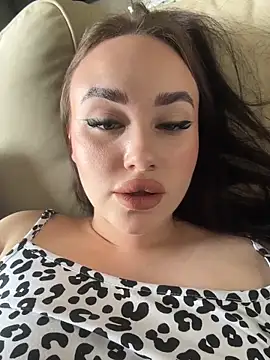 Snapshot of KiraSunshine chatting on January 17, 2:59 am KiraSunshine online show from January 17, 2:59 am