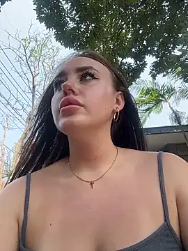 Snapshot of KiraSunshine chatting on February 21, 5:42 am KiraSunshine online show from February 21, 5:42 am