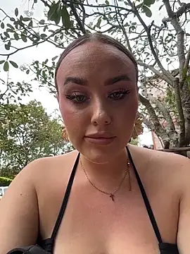 Snapshot of KiraSunshine chatting on February 20, 6:19 am KiraSunshine online show from February 20, 6:19 am