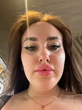 Snapshot of KiraSunshine chatting on February 19, 4:20 am KiraSunshine online show from February 19, 4:20 am