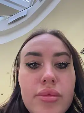 Snapshot of KiraSunshine chatting on December 22, 4:34 am KiraSunshine online show from December 22, 4:34 am