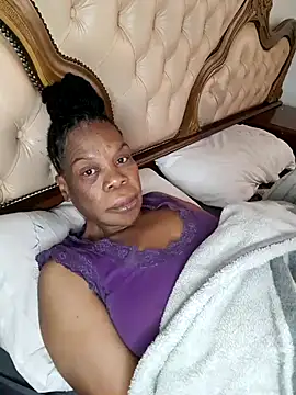 Snapshot of Hotcougar chatting on December 15, 5:24 am Hotcougar online show from December 15, 5:24 am